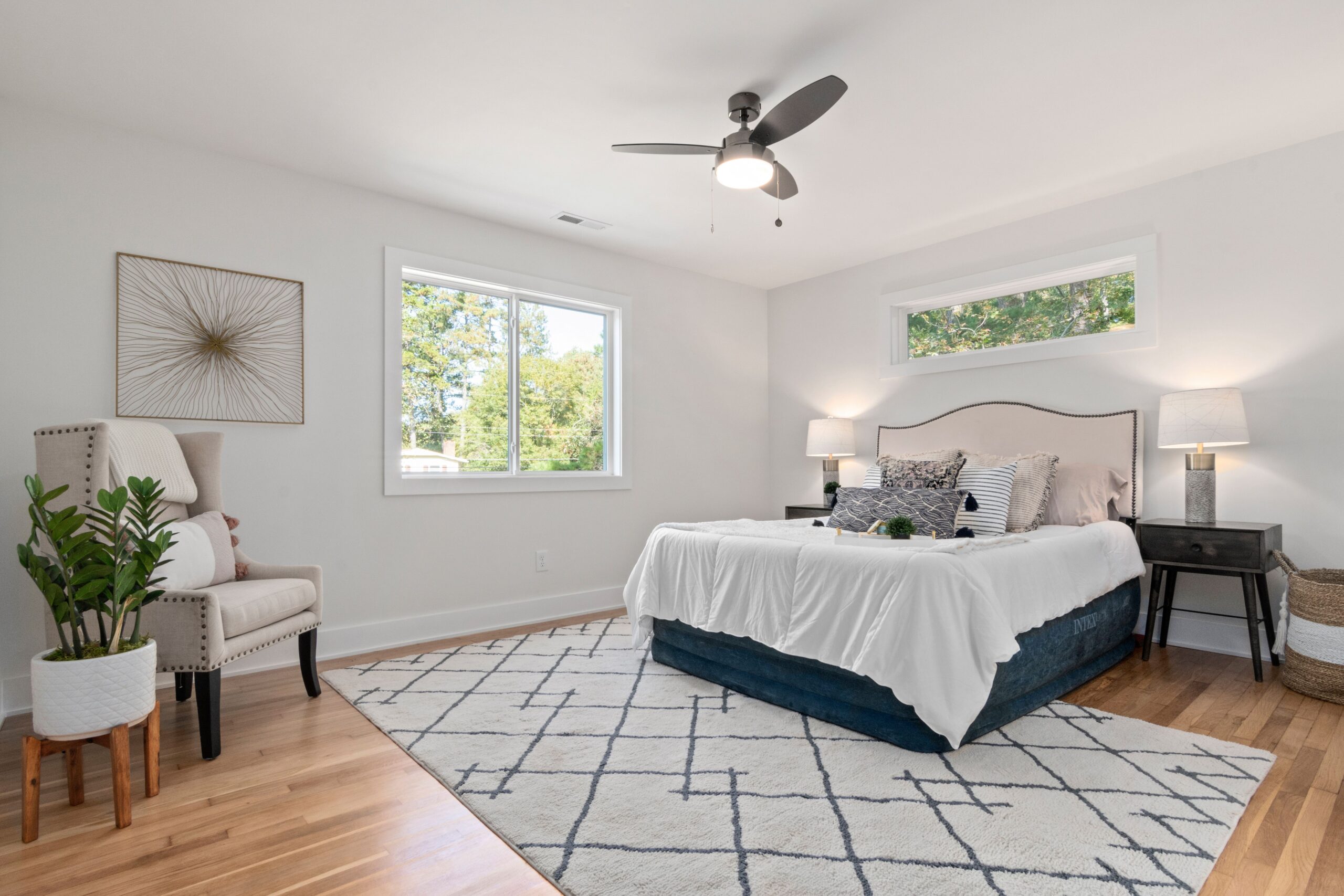 A balanced and peaceful bedroom layout designed according to Feng Shui principles with a supportive headboard and warm lighting