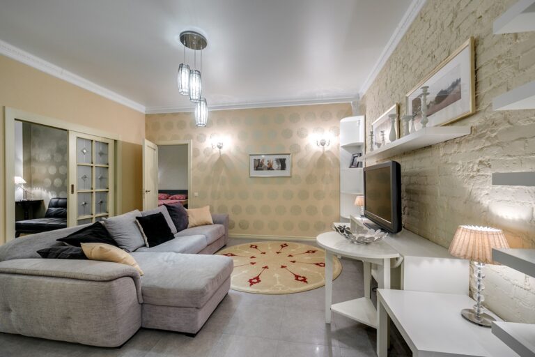 Renter Friendly Wallpaper: 5 Ideas That Peel Off Clean